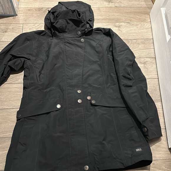 Mec goreTex jacket - women’s size m - Picture 3 of 6